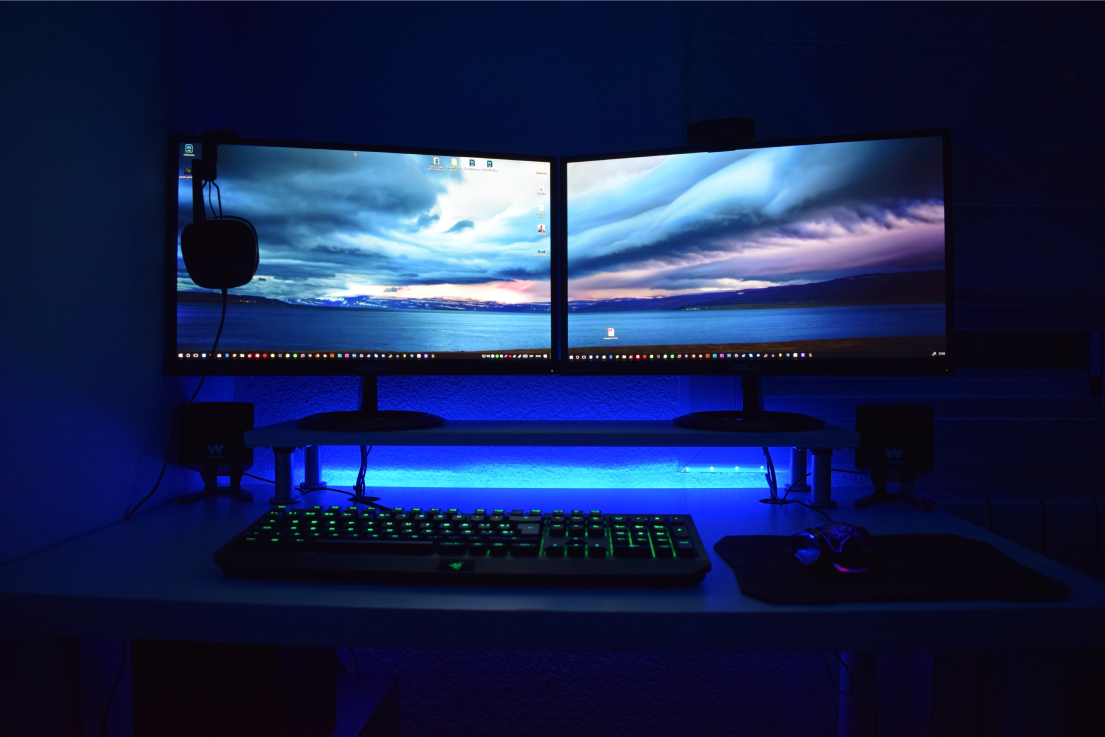 three-computer-monitor-setup
